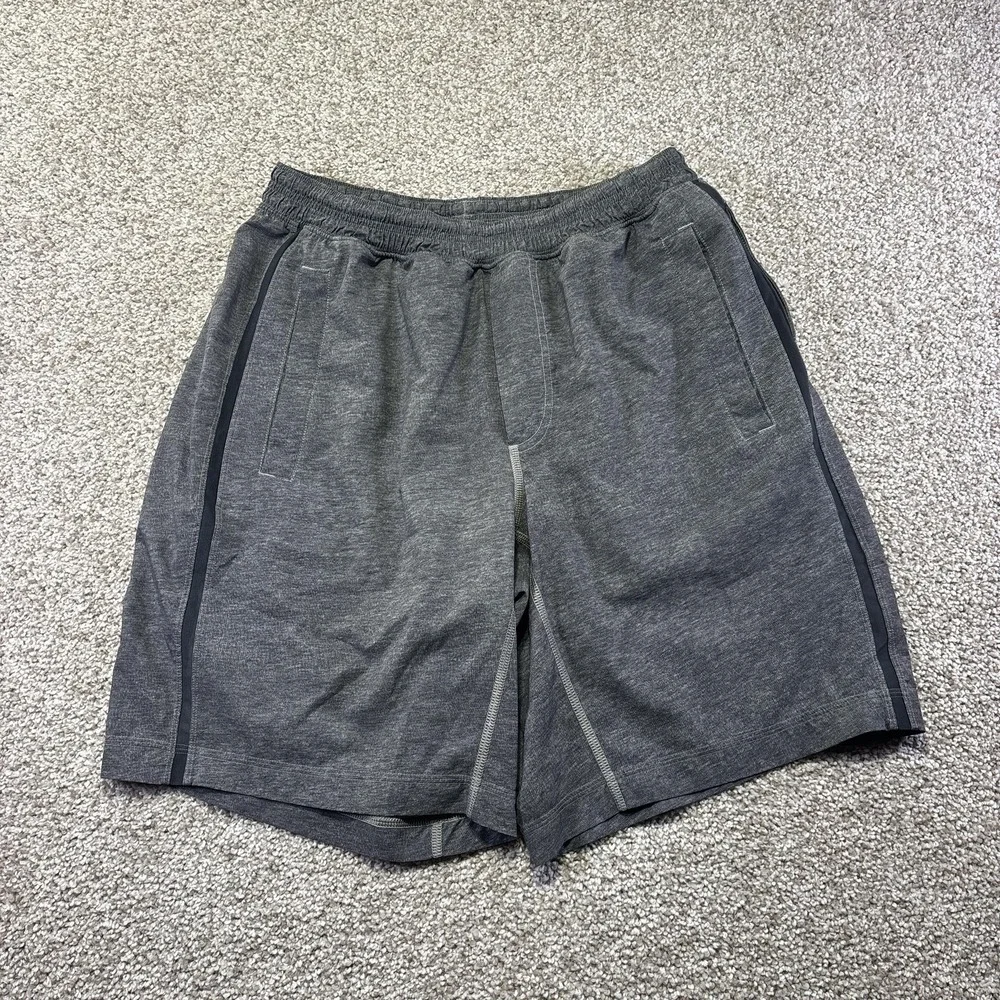 Lululemon Shorts Mens Large Gray Lined‎ Running Training Athletic Gym 9 Inseam